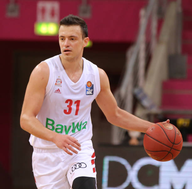 员在保持国 员在保持国