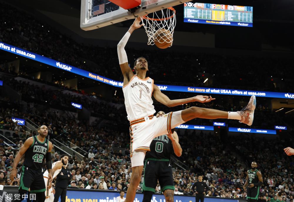 场比赛的首 场比赛的首